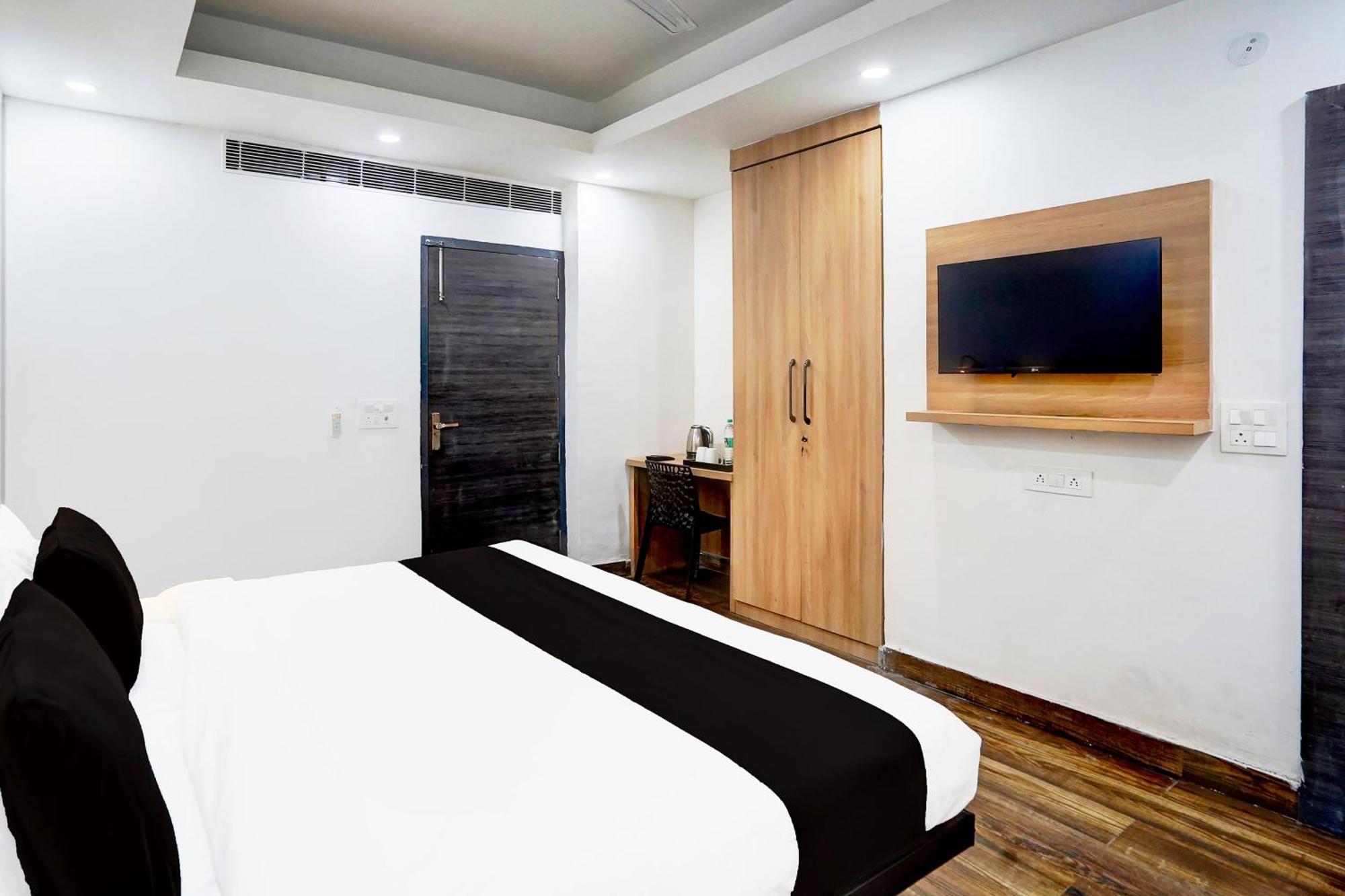 Hotel Super Townhouse Sector 104 Noida Exterior foto