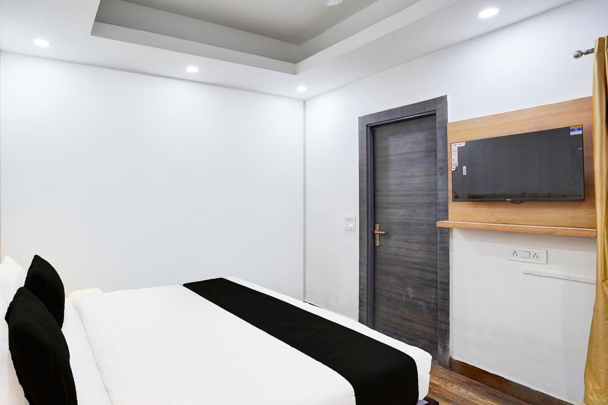 Hotel Super Townhouse Sector 104 Noida Exterior foto